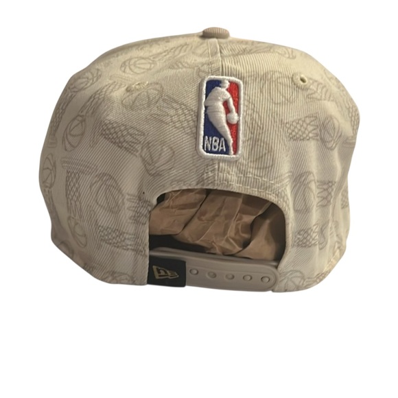 Boston Celtics New Era 2023/2024 NBA Champions 9FIFTY Locker Room Snapback Hat - Picture 5 of 9